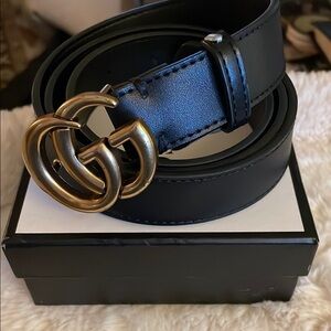 Designer Belt with lots of life left. Fits like an XL or 12
Size 105 Euro Guc